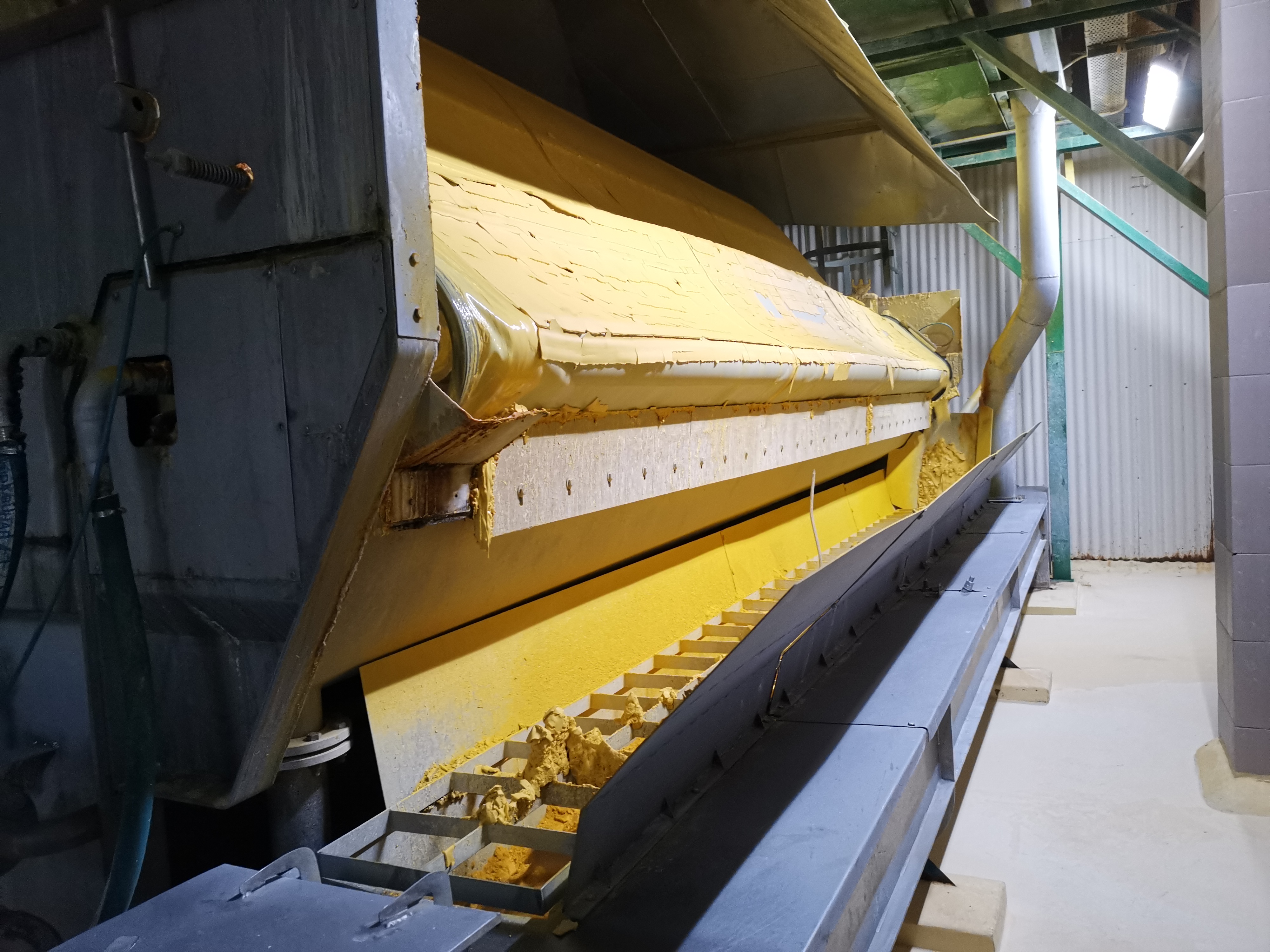 Folding-belt vacuum filter on site 1